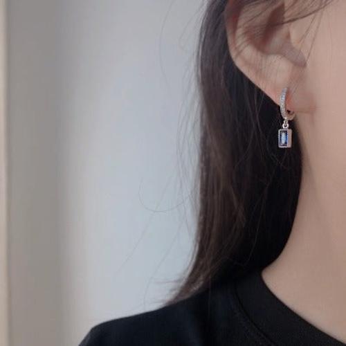 Square Sapphire-look Earring