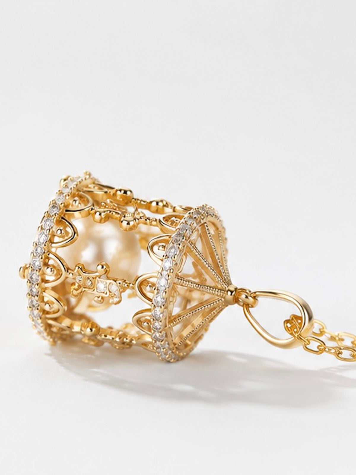 Luxe Carousel Sachet Pearl Pendant Necklace