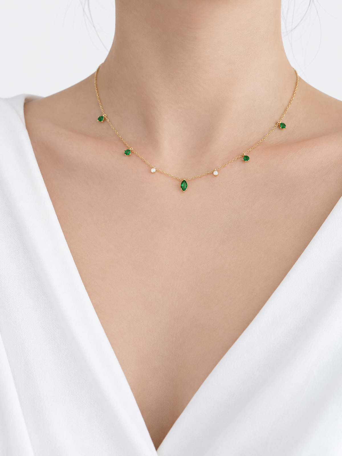Vintage Emerald Dewdrop Delicate Necklace