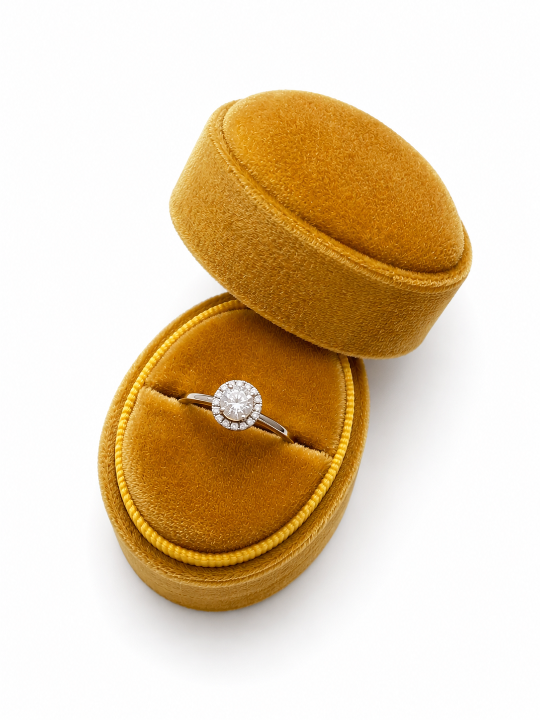 Heirloom Oval Velvet Wedding & Proposal Ring Box - for 1 ring