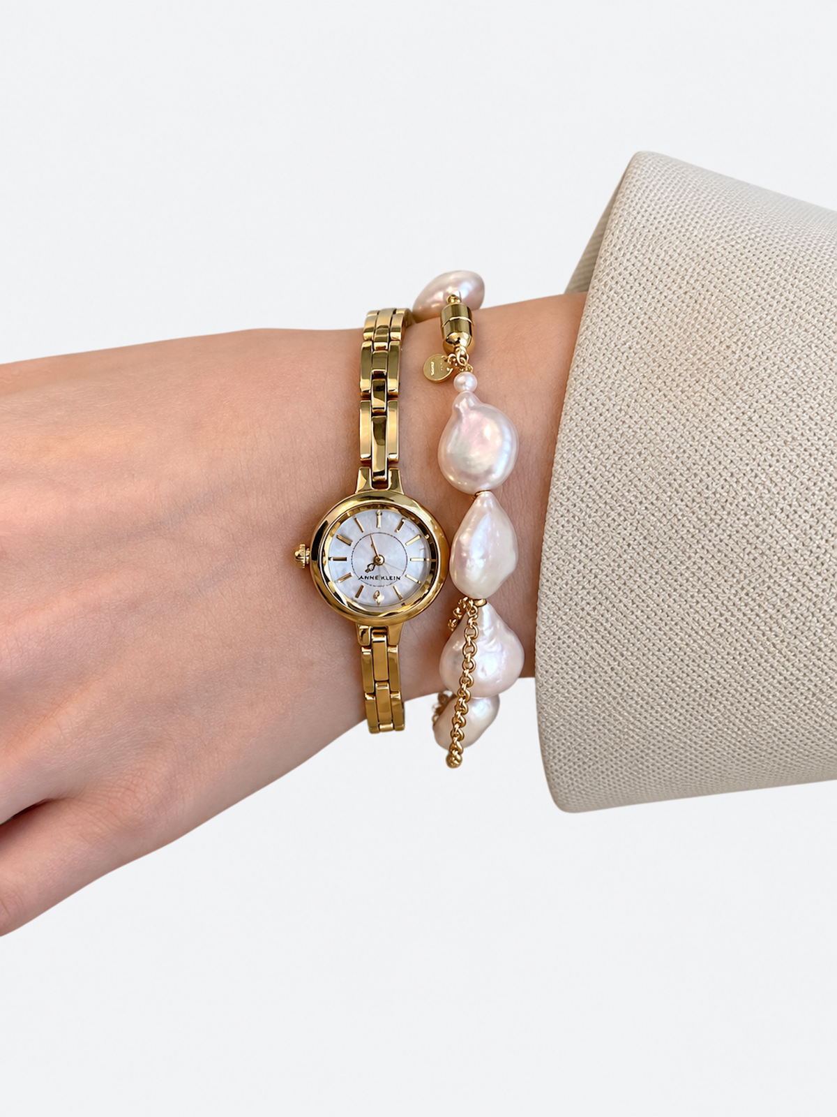 Luminous Baroque Pearl Coin Beads Bracelet with irregular freshwater baroque pearls and delicate golden chain details.