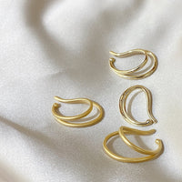 Minimalist Double Circle Matte Ear Cuff – One Piece