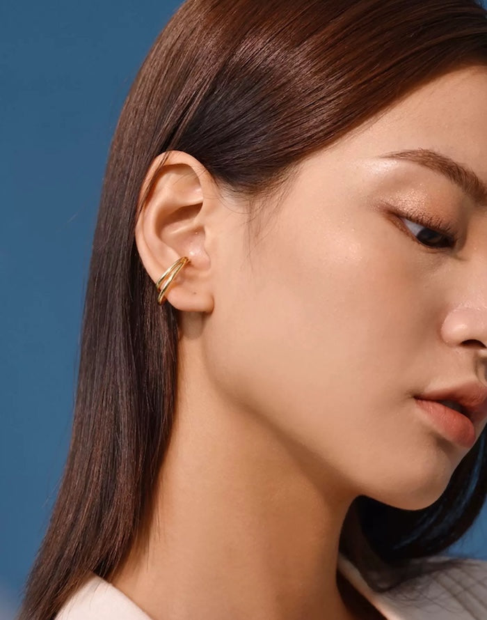 Minimalist Double Circle Matte Ear Cuff – One Piece