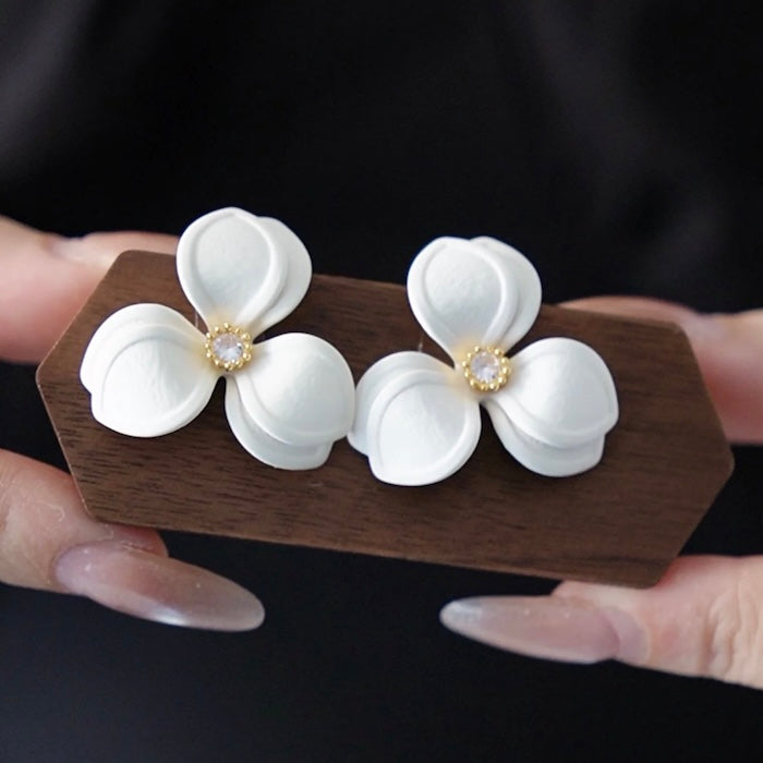 Gardenia - Vintage Charm White Flower Ear Studs
