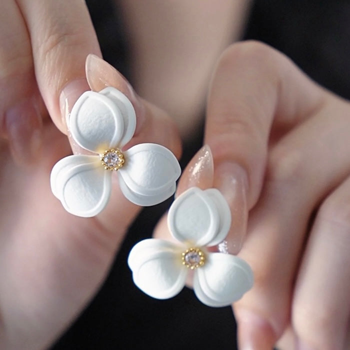 Gardenia - Vintage Charm White Flower Ear Studs