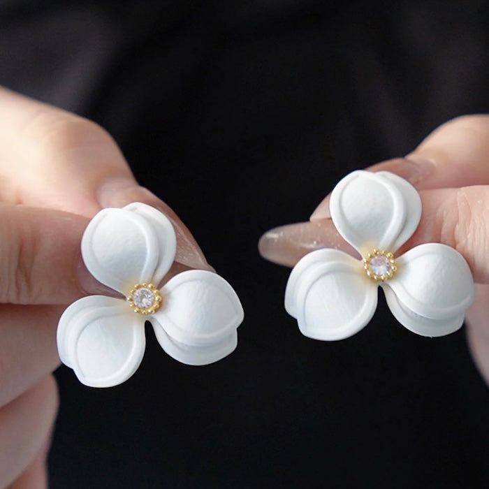 Gardenia - Vintage Charm White Flower Ear Studs