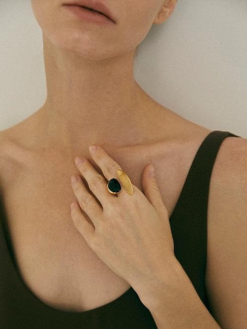 Bold Minimalist Gold Rutilated Quartz Ring