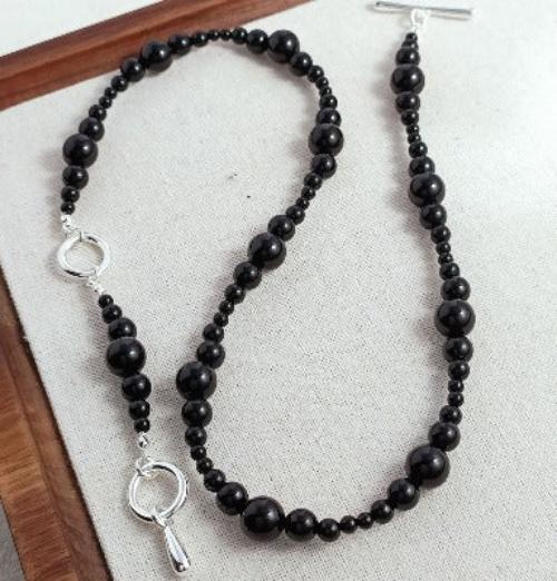 Minimalist Black Onyx Beads Necklace-Silver Closure