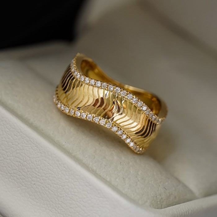 Luxurious Accordion Folds Textured Ring