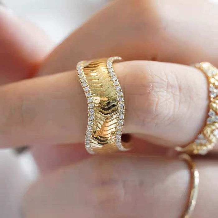 Luxurious Accordion Folds Textured Ring