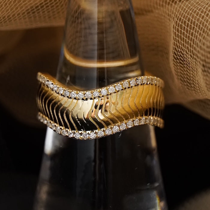 Luxurious Accordion Folds Textured Ring