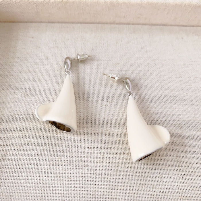 Sophisticated Calla Lily Flower Earrings