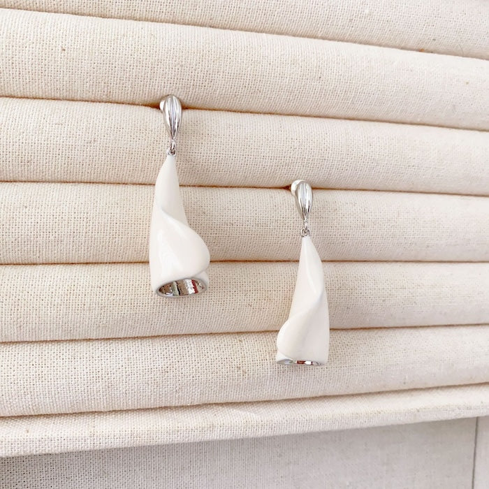 Sophisticated Calla Lily Flower Earrings