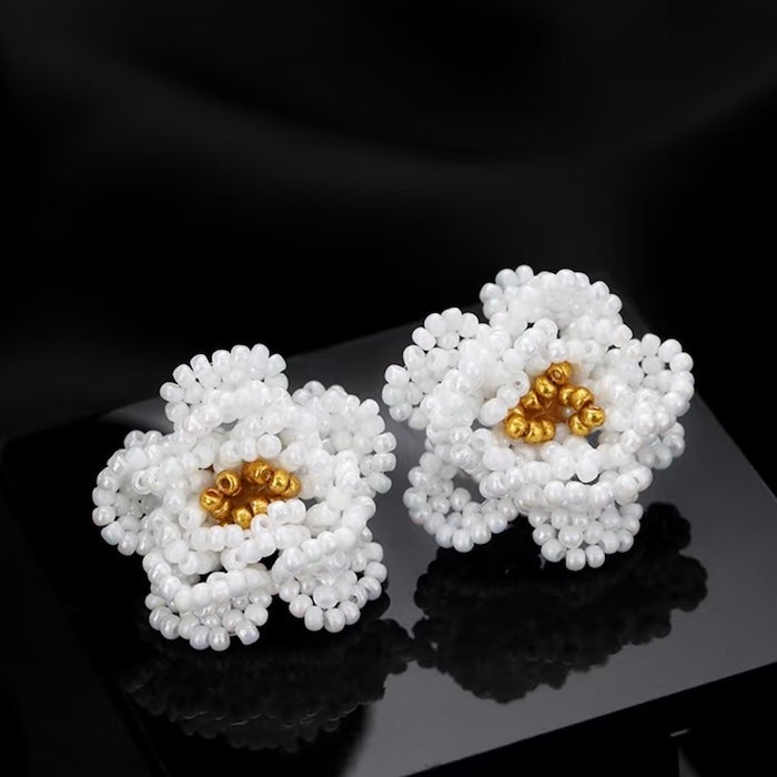 Handmade Daisy Beaded Necklace and Earrings Set featuring handwoven white daisy flowers with gold-tone accents, a 76 cm beaded necklace, and matching floral earrings.