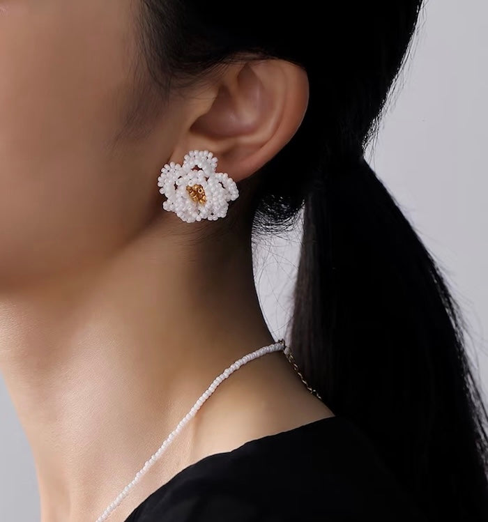 Handmade Daisy Beaded Necklace and Earrings Set featuring handwoven white daisy flowers with gold-tone accents, a 76 cm beaded necklace, and matching floral earrings.