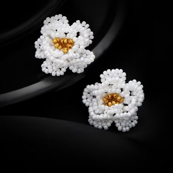 Handmade Daisy Beaded Necklace and Earrings Set featuring handwoven white daisy flowers with gold-tone accents, a 76 cm beaded necklace, and matching floral earrings.