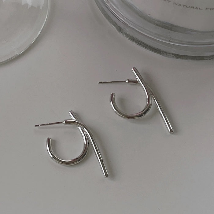 Minimalist Knotted Line Earrings – Silver n Black