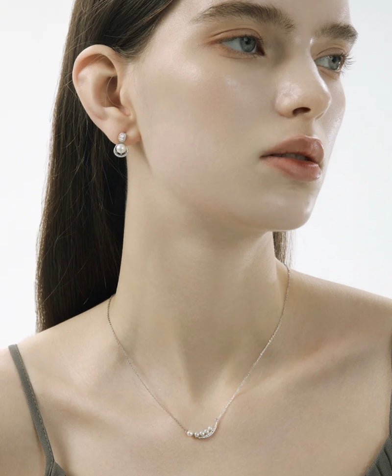 Elegant Smile Pearl Necklace
