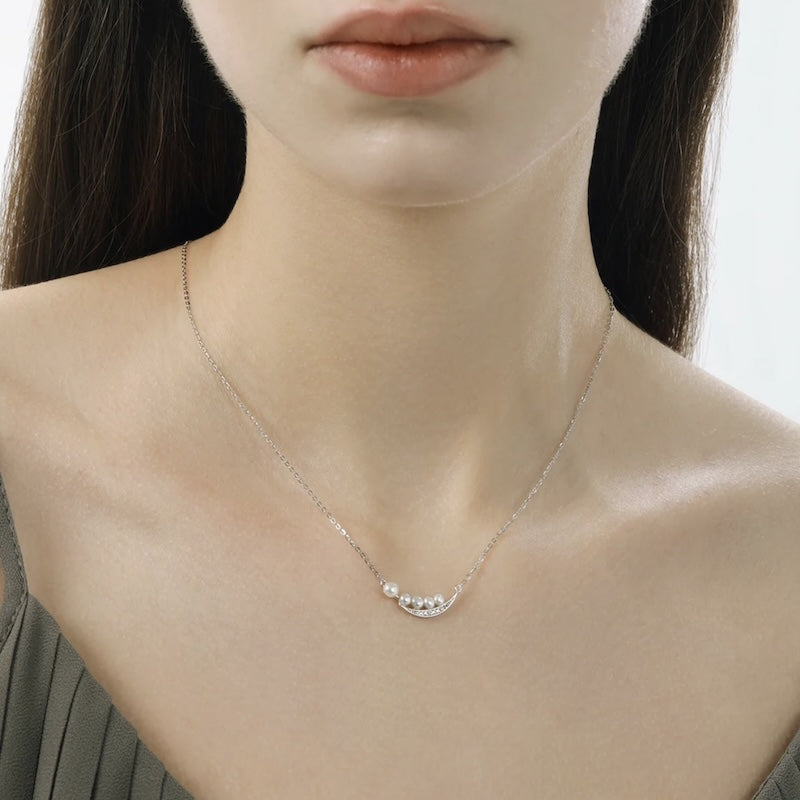 Elegant Smile Pearl Necklace