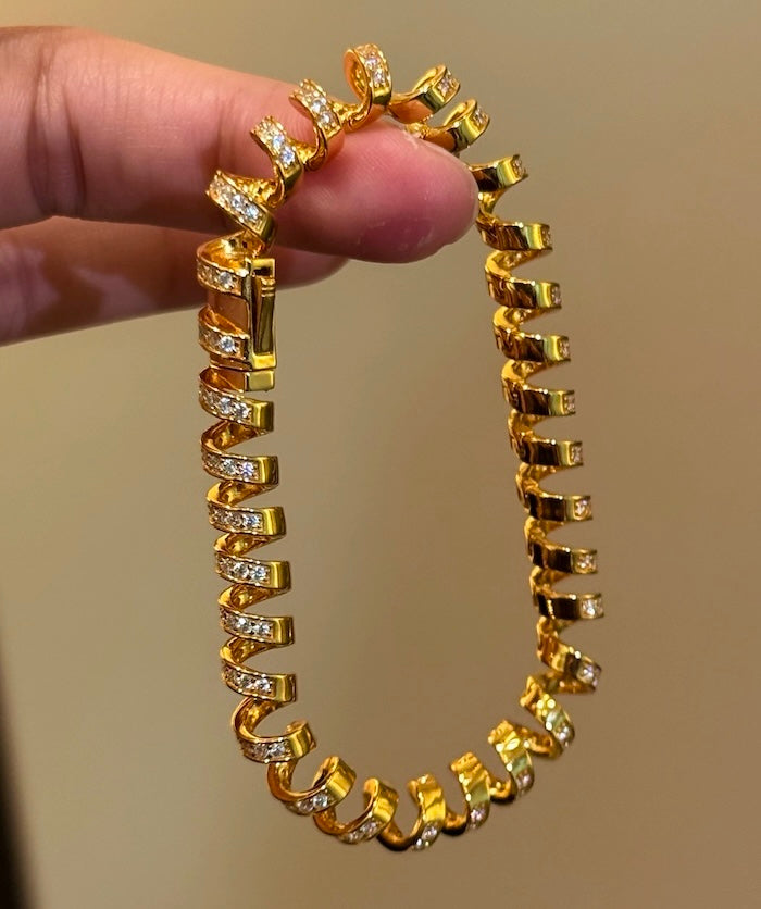 Dazzling Spiral Link Statement Bracelet