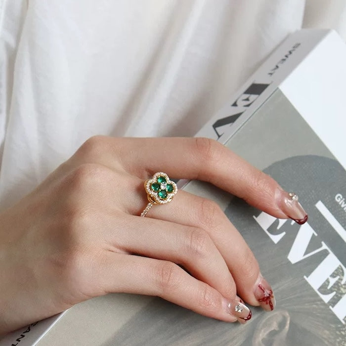 Turning Clover Jewelry Set – Lucky Four Leaf Design