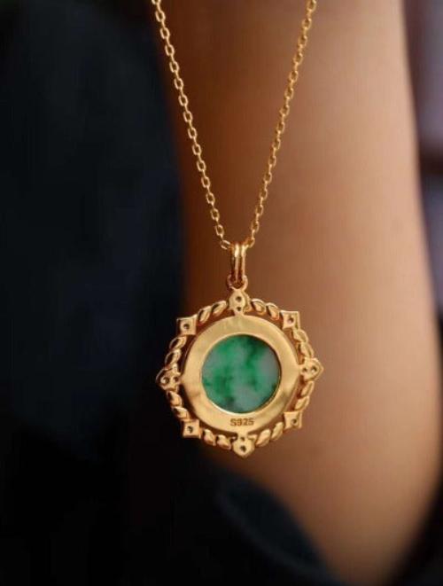 Royal style natural jade round pendant